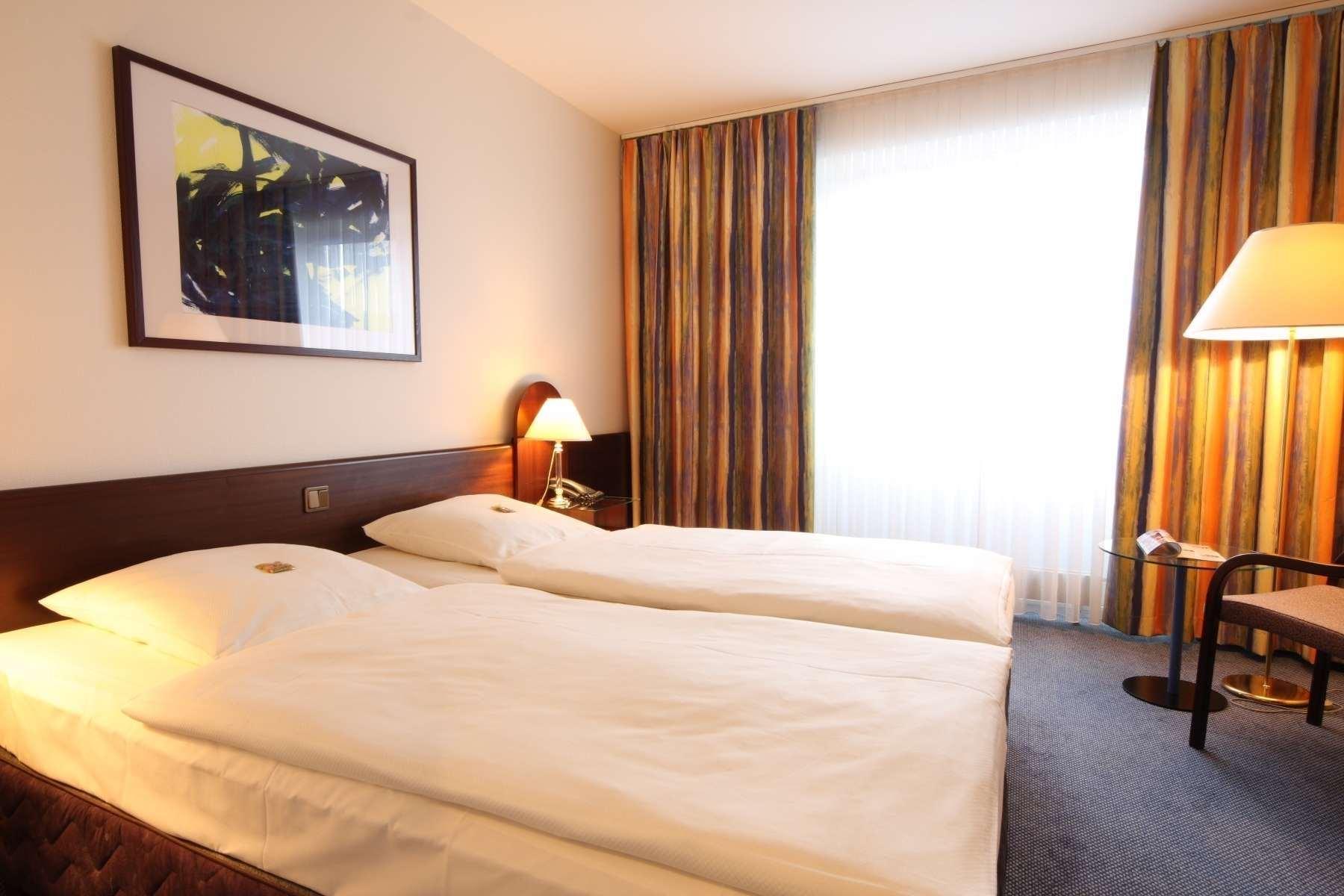 Ramada By Wyndham Flensburg City Екстериор снимка